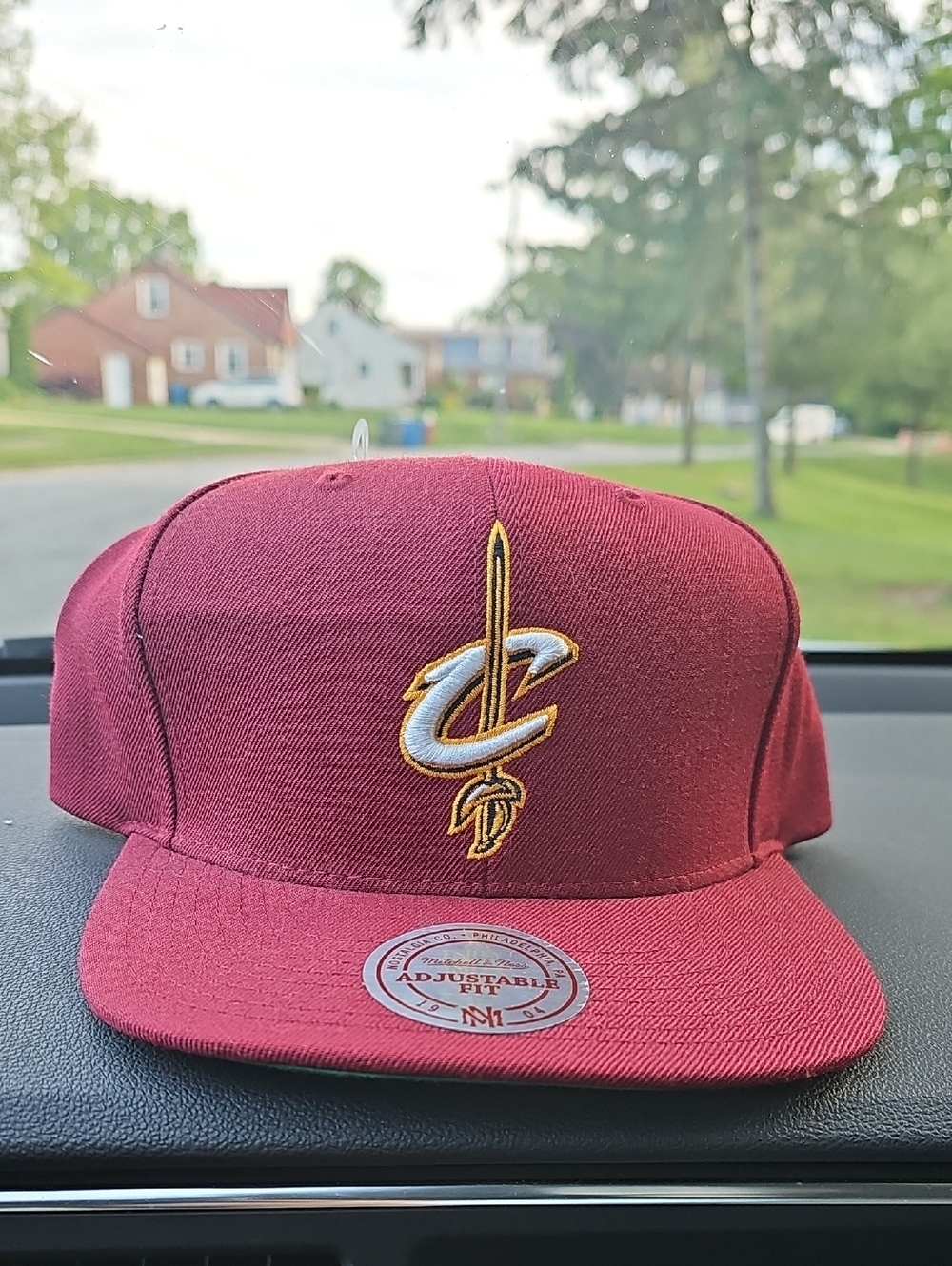 Mitchell‎ and Ness Cleveland Cavaliers Burgundy Snapback Hat New